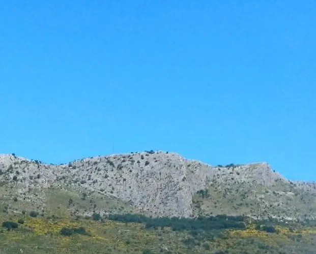 شقة Lukic سبليت