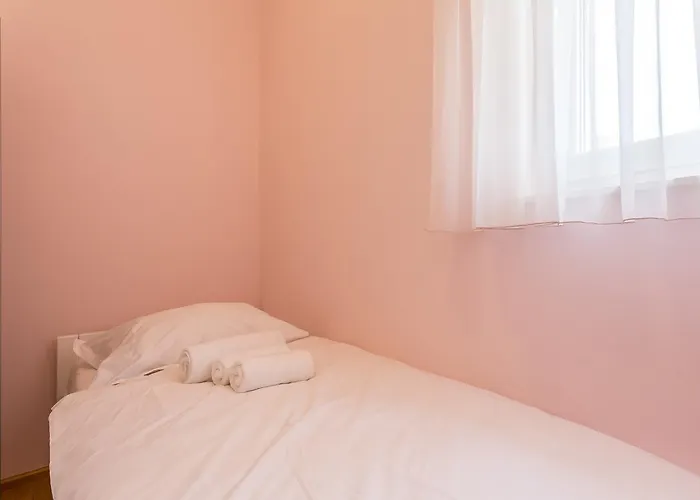 Lukic شقة سبليت