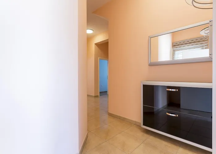 شقة Lukic سبليت