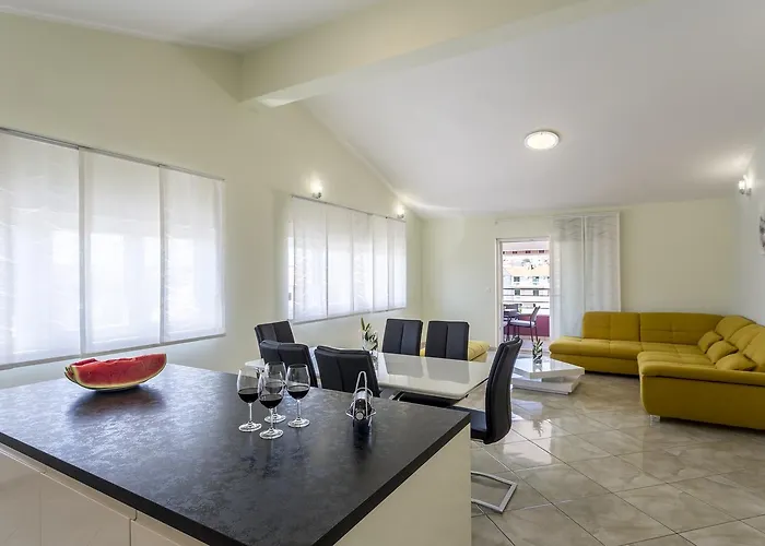 شقة Lukic سبليت