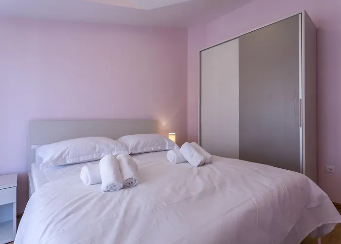 شقة Lukic سبليت