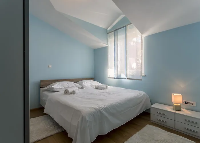 شقة Lukic سبليت