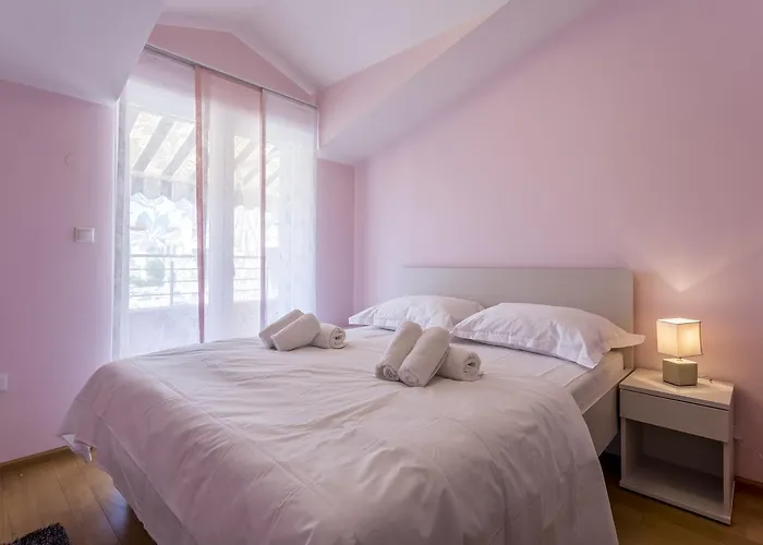 شقة Lukic سبليت